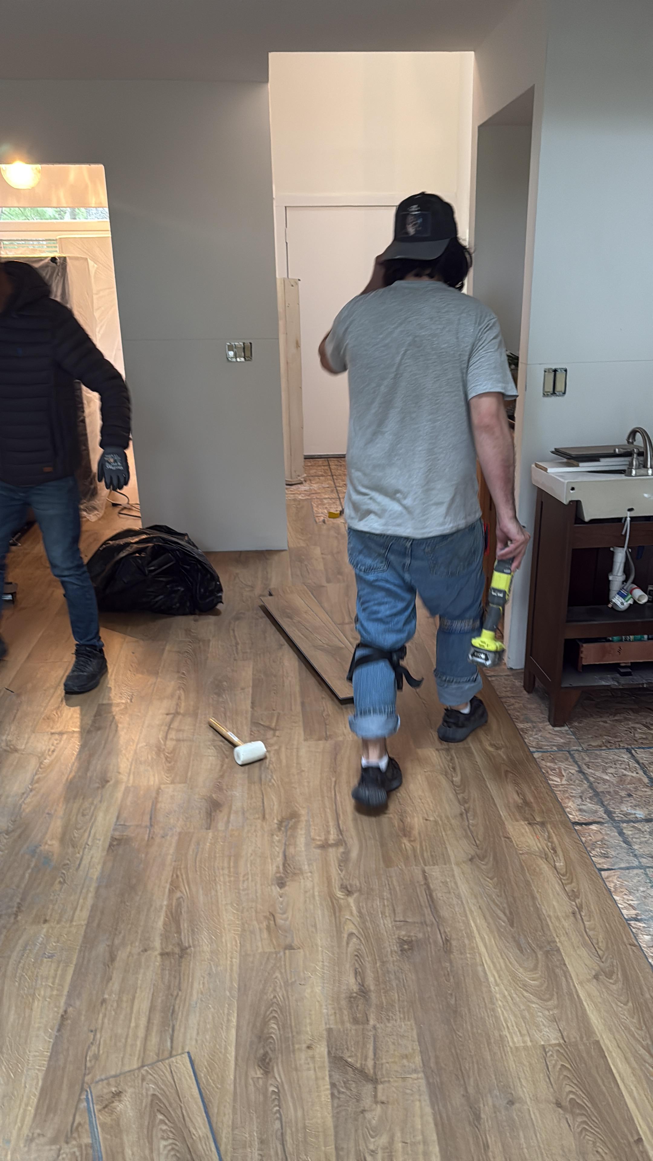Laying laminate planks